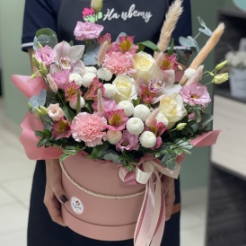 Композиция в большой шляпной коробке "Тёплый янтарь"