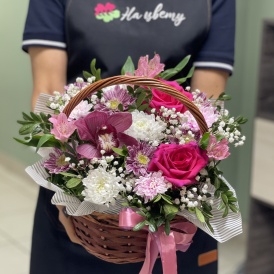 Композиция в корзине "Волшебный сад"