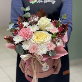 Композиция в шляпной коробке "Осенний Огонь"