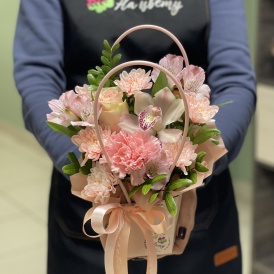 Композиция в персиковой сумочке "Нежная любовь"