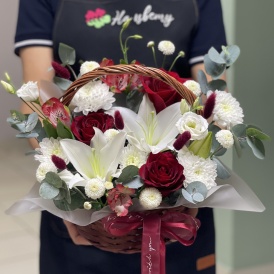 Композиция в корзине с лилией "Тайный знак"