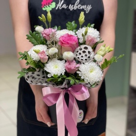 Композиция в шляпной коробке "Леди в черном"