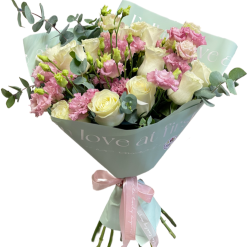 Букет из роз и эустом с эвкалиптом "Поцелуй эустомы"