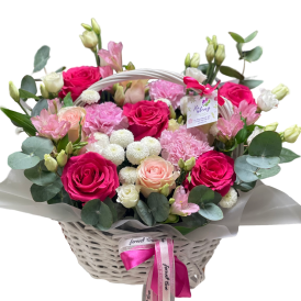 Яркая композиция в корзине "Цветочная симфония"