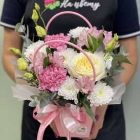 Композиция в нежных тонах в сумочке "Воздушна легкость"