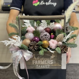 Новогодняя композиция в декоративном ящике Новогодний Карнавал