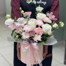 Композиция в шляпной коробке "Перламутровая Тайна"