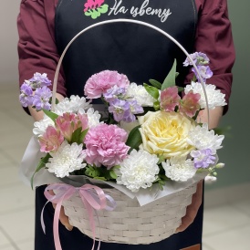 Композиция в корзине "Нежный танец"