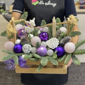 Новогодняя композиция в декоративном ящике "Зимний карнавал"