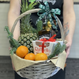 Фруктовая подарочная корзина "Новогоднее изобилие"