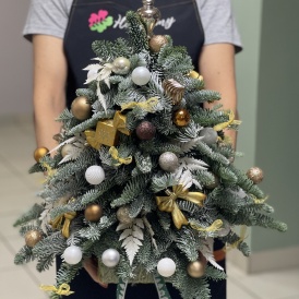 Новогодняя композиция из Датской ели "Новогодняя ёлка" в золотом цвете (размер L)