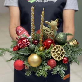 Новогодняя настольная композиция со свечами "Олененок"