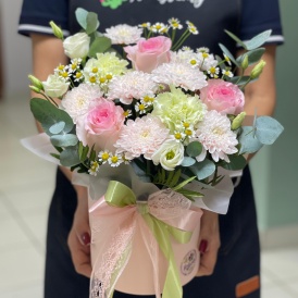 Композиция в шляпной коробке "Нежный поцелуй"