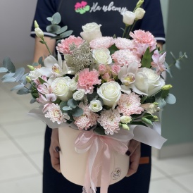 Композиция в шляпной коробке "Тихая нежность"