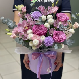 Композиция в шляпной коробке "Вдохновение цветом"