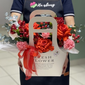 Композиция в сумочке с Французкой розой "Любящее сердце"