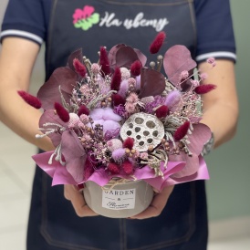 Композиция из сухоцветов в керамическом кашпо "Фиолетовое сияние"