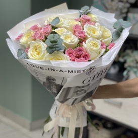 Букет с кустовой розой "Нежное признание"