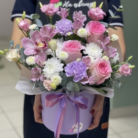 Композиция в шляпной коробке "Вдохновение цветом"