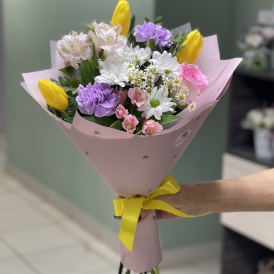 Букет с тюльпанами "Весенний лучик"