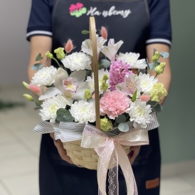 Композиция в корзине "Нежный шелест"