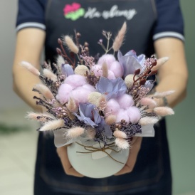 Композиция из сухоцветов для интерьера "Пыльная роза"