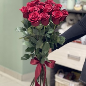 Букет из 15 высоких красных Эквадорских роз 90см