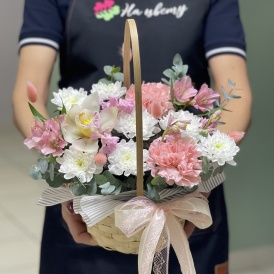 Композиция в корзине "Нежный шелест"