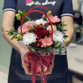 Композиция в сумочке "Красный бархат"