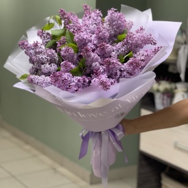 Букет из ароматной сирени