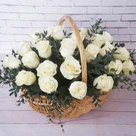Корзина из роз "Эдельвейс"