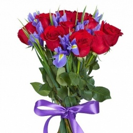 Букет из роз и ирисов