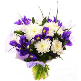 Букет из ирисов и хризантем