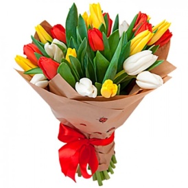 Букет из 25 тюльпанов в крафте микс