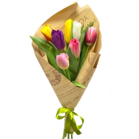 Букет из 7 разноцветных тюльпанов