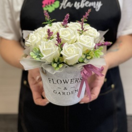 11 мыльных роз в ведерке Flowers & Garden